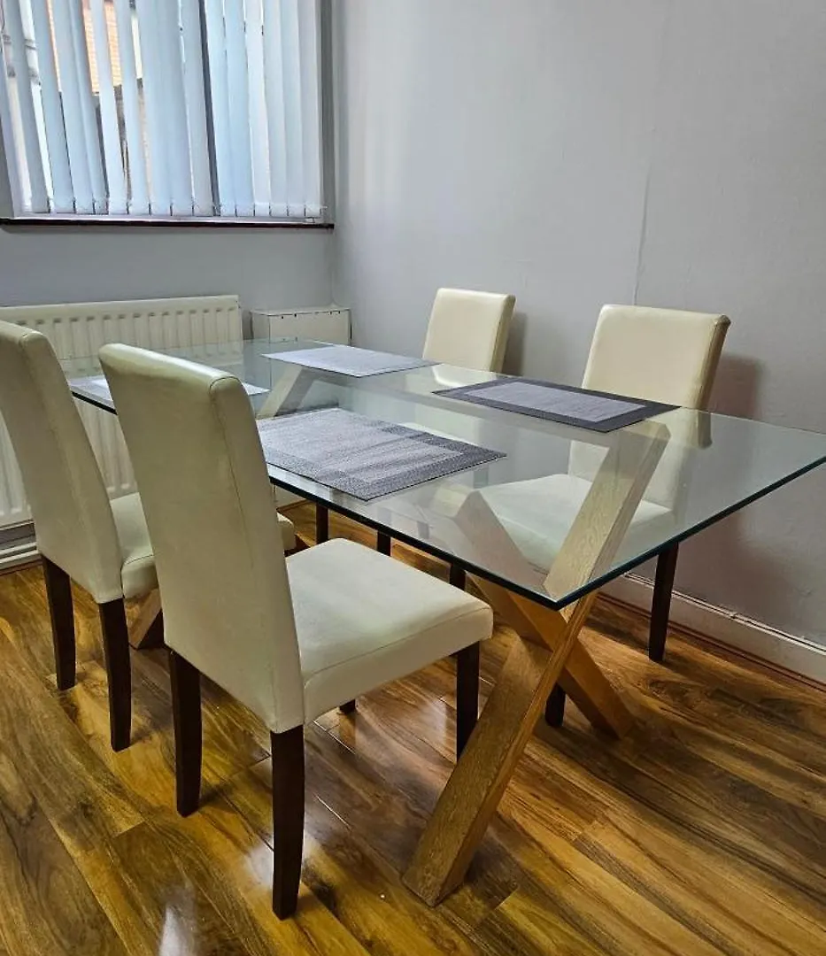 Stylish 2 Bed Room Terrace House Belfast Casa de Férias