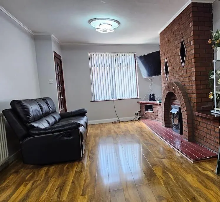 Stylish 2 Bed Room Terrace House 贝尔法斯特